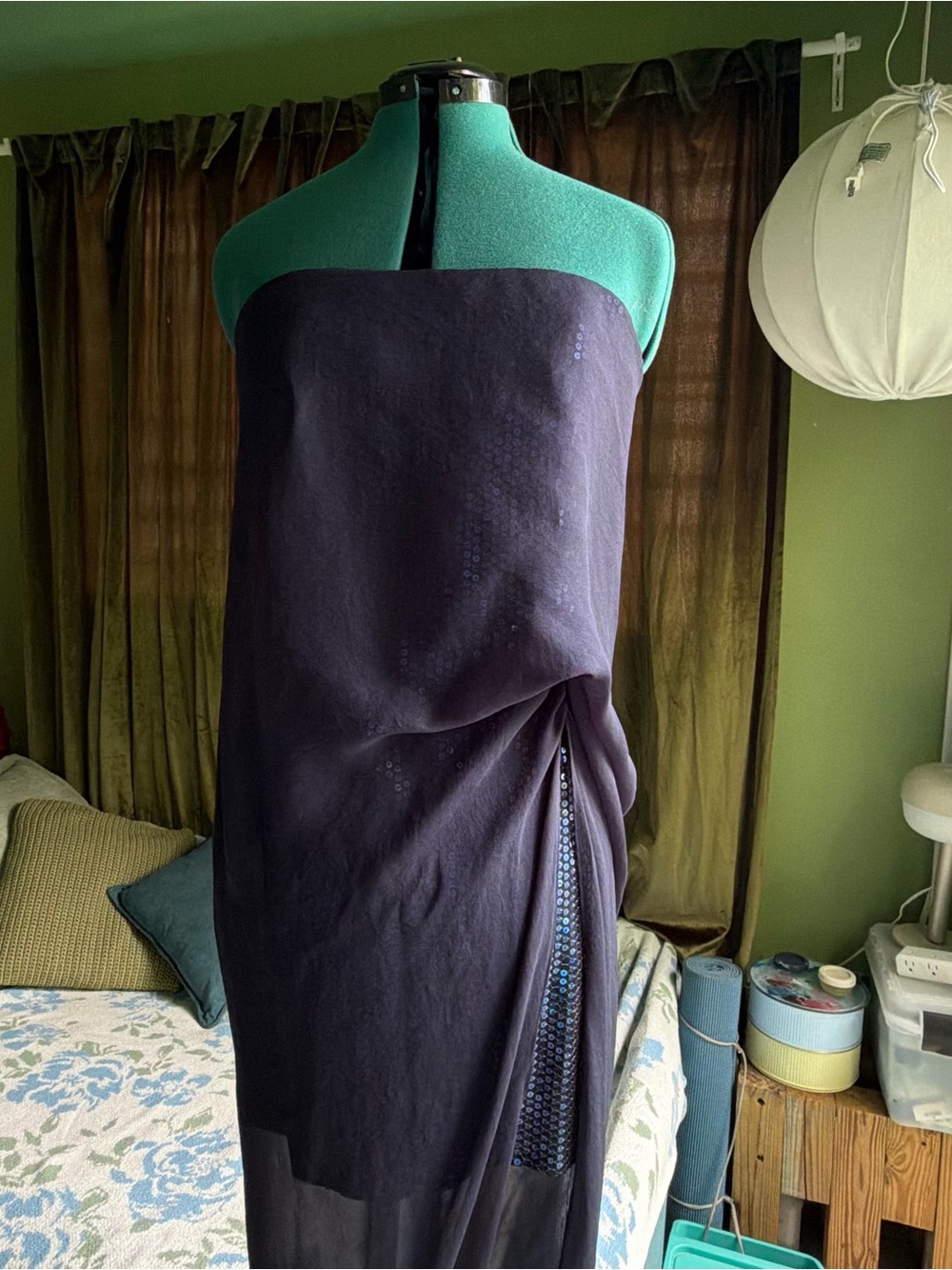 Navy Blue Strapless Cóctel Dress, perfect for holiday night events.
